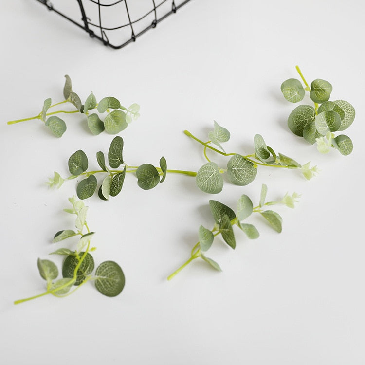BERRY'S BUYS™ 15CM Mini Simulation Eucalyptus Single Artificial Plant - Lifelike Nature for Your Home or Events - Add a Touch of Natural Elegance to Any Space! - Berry's Buys